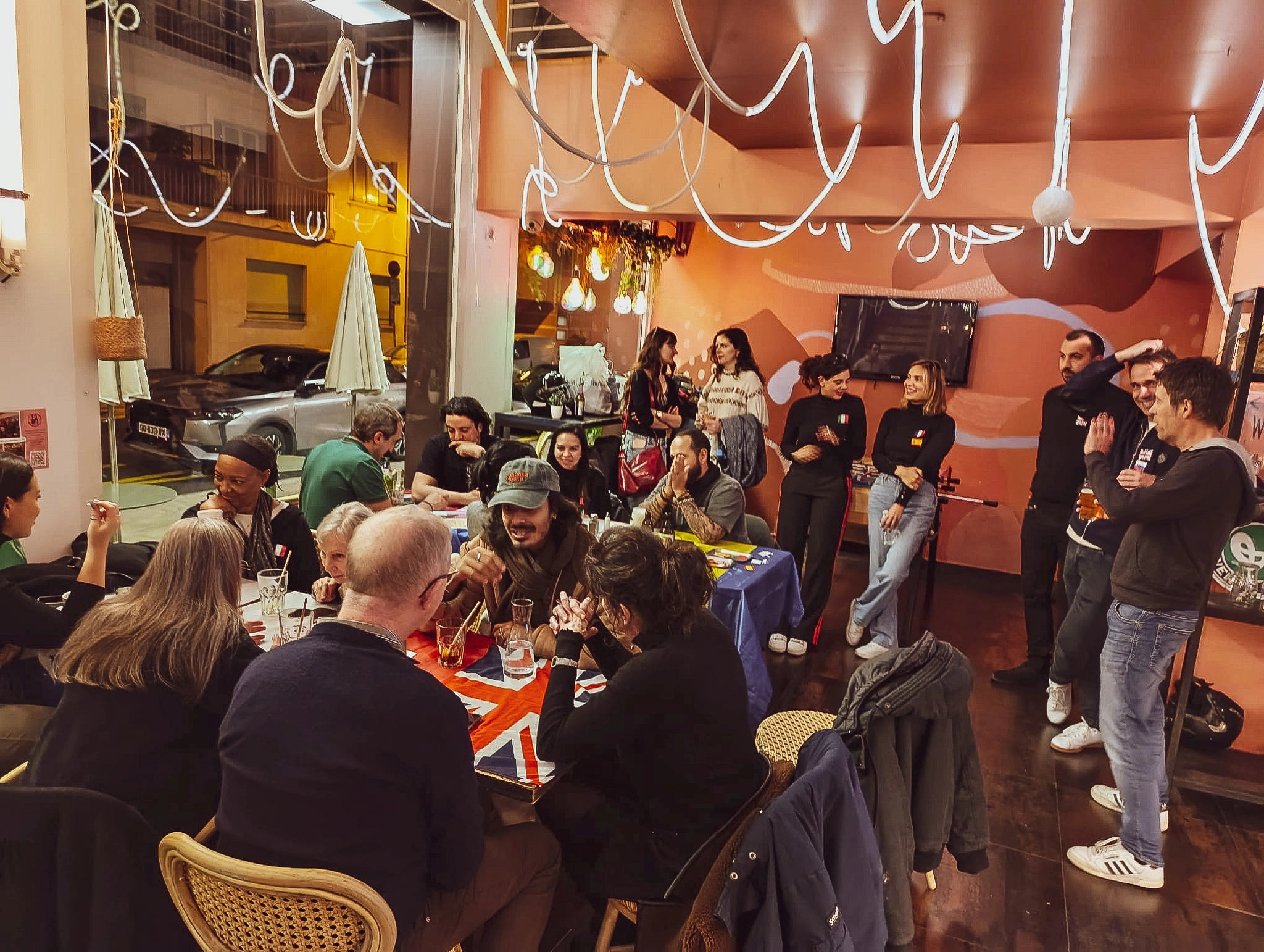 Soirées animées chez Foam, bar convivial Place du Pin à Nice